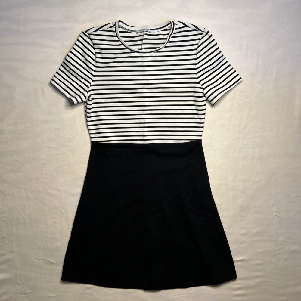 Zara Trafaluc Dress Women’s Medium Striped Short Sleeve Black White Stretch